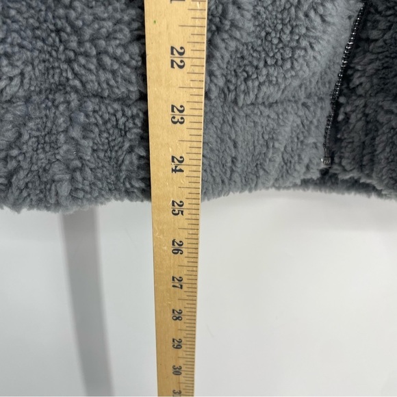UO Teddy bear Sherpa Jacket Sz XS gray front zip - Picture 5 of 6